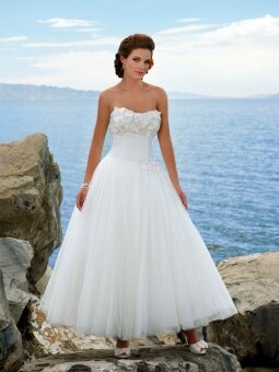 White Tulle Ankle Length Strapless Hand Made Flower Empire Beach Wedding Dress
