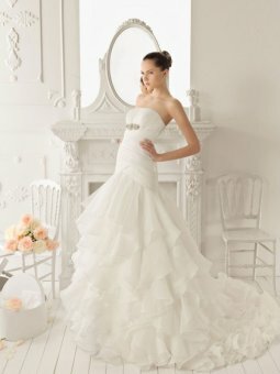 A-line Strapless Organza Chapel Train White Crystal Brooch Wedding Dress