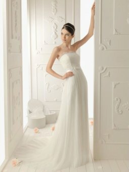 Sheath/Column Strapless Tulle Chapel Train White Bow Wedding Dress