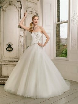 Ball Gown Strapless Lace Tulle Sweep Train Wedding Dress
