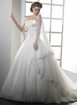 Ball Gown Strapless Lace Tulle Court Train Wedding Dress