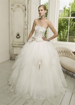 Ball Gown Strapless Beading Tulle Floor-length Wedding Dress