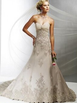 A-Line Sweetheart Embroidery Lace Court Train Wedding Dress