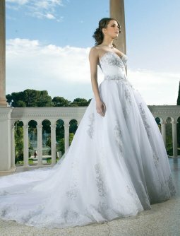 Ball Gown Sweetheart Applique Organza Court Train Wedding Dress
