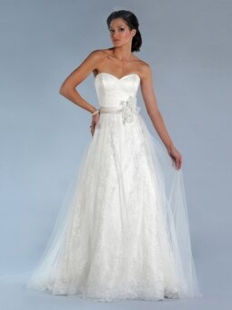 A-line Sweetheart Tulle Lace Sweep Train Flower(s) Wedding Dresses