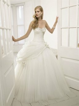 Ball Gown Sweetheart Hand-made Flower Tulle Court Train Wedding Dress
